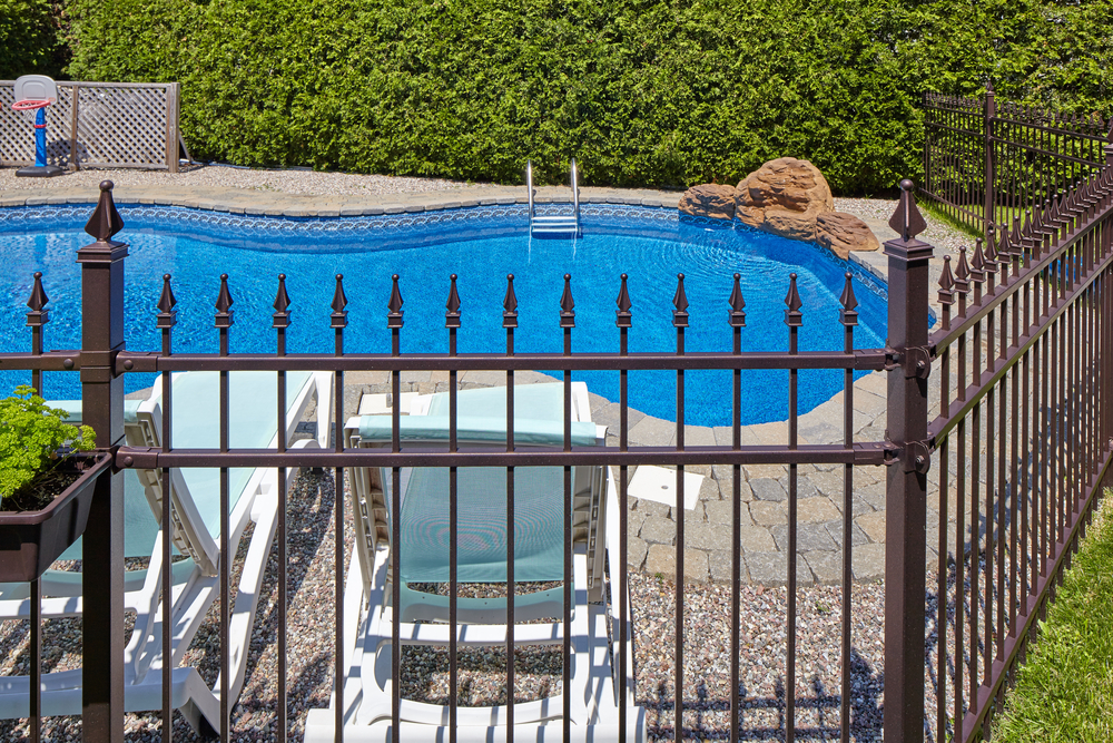 Private,Swimming,Pool,With,A,Blue,Clear,Water.